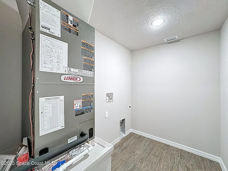 144 Roosevelt St — Photo 21