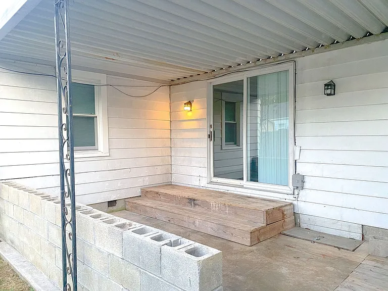1514 W Walnut St — Photo 3