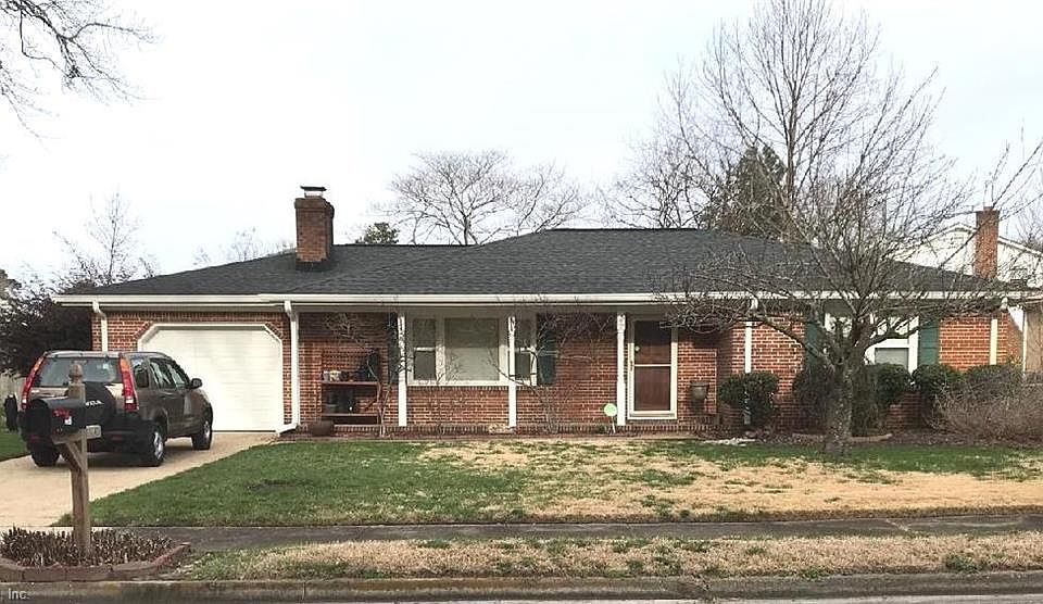 Wonderful brick ranch with garage in Deep Creek!