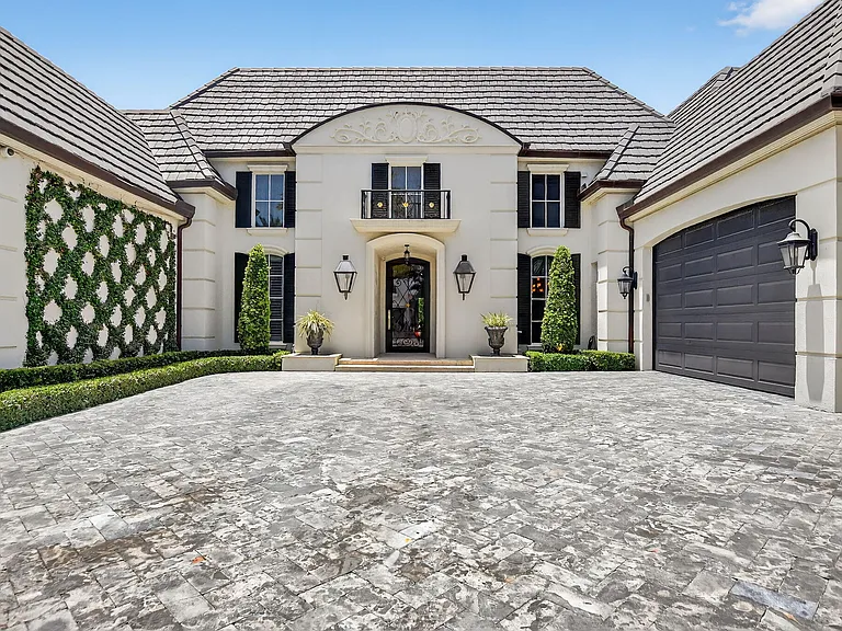 377 E Coconut Palm Rd — Photo 4