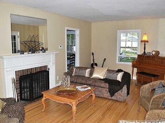 4th image of 1888 Wellesley Ave