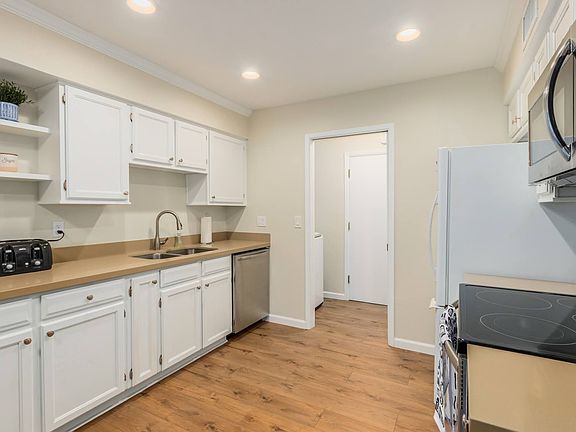 2nd image of 1949 E Inverness Cir