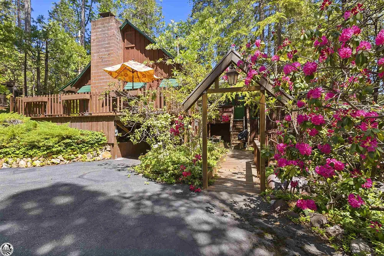 22945 Sierra Dr photo 1