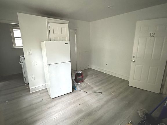 5th image of 824 N West St APT 9