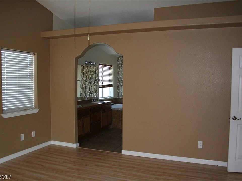 2nd image of 1800 E Papigo