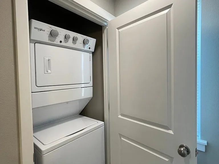 2418 Verona St — Photo 13