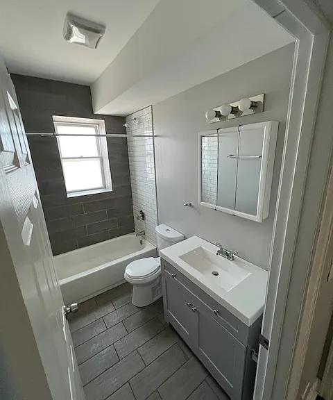 7823-27 S Essex Ave — Photo 5
