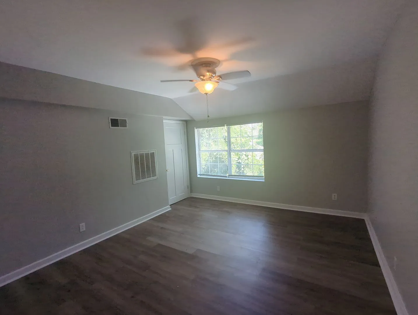 Red Bank 2 Bedroom — Photo 3
