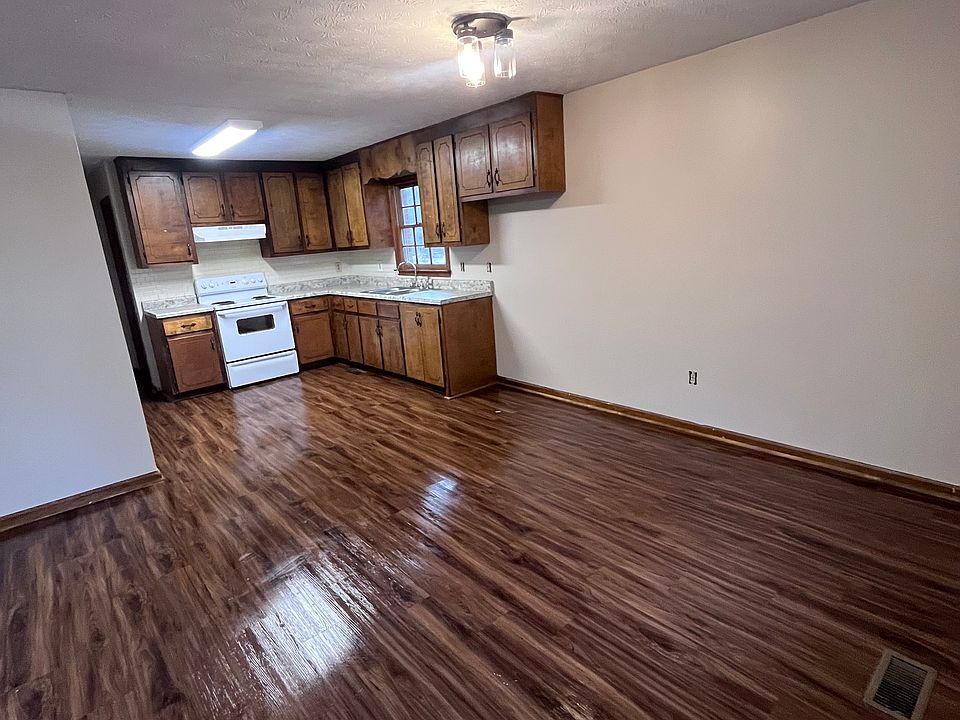 1st image of 340 Woodridge Cir