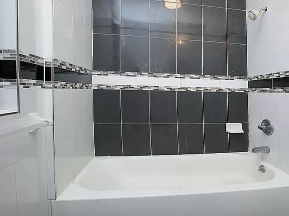 3rd image of 226 W 116th St APT 4E