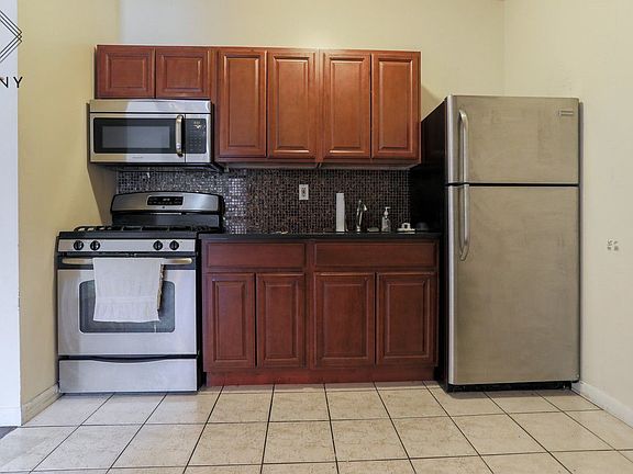 2nd image of 293 Throop Ave #1