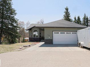 737 Lakeside Dr, Spring Lake, AB T7Z2V7