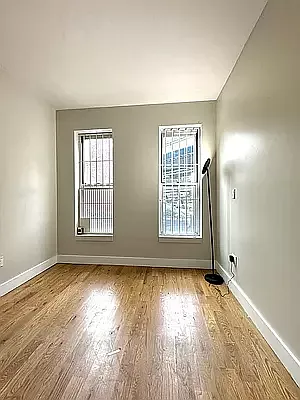 243 Harman St #1R — Photo 4