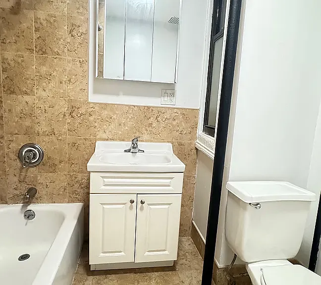 308 E 6th St #5 — Photo 10
