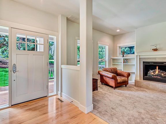 3rd image of 61521 Westridge Ave