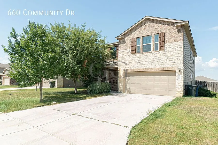 Spacious 4BR New Braunfels Home — Photo 2