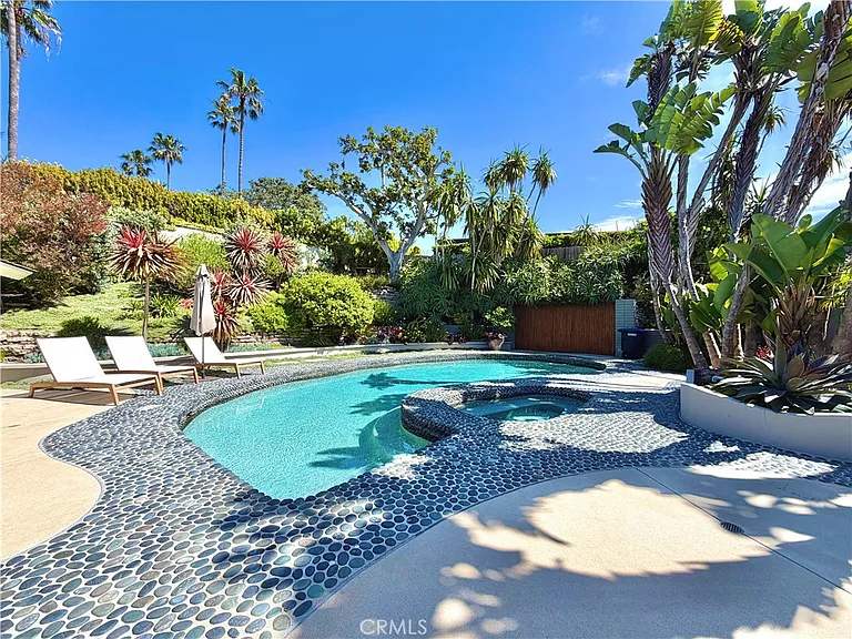 2490 Monaco Dr — Photo 17