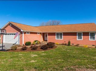 27 Fates Cir, Flat Rock, NC 28731