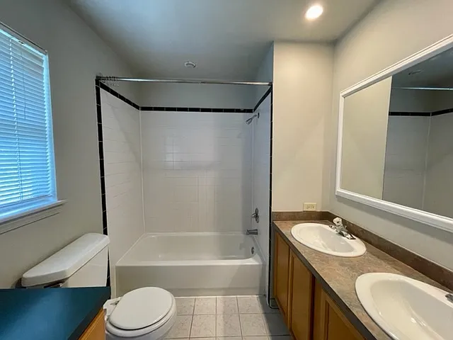 836 N Loomis St #B — Photo 10