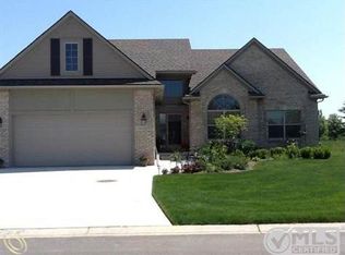 36310 St Andrews Dr, Livonia, MI 48152