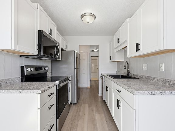3rd image of 341 Prairiewood Cir S APT 301