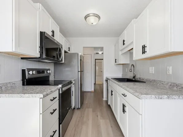 341 Prairiewood Cir S APT 301, Fargo, ND 58103