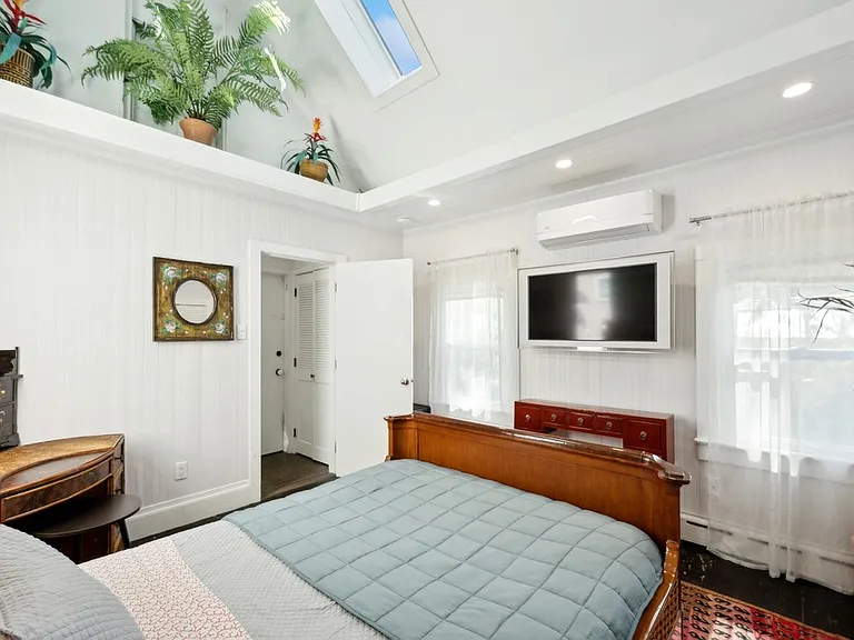 1 Burkeshire Dr — Photo 34