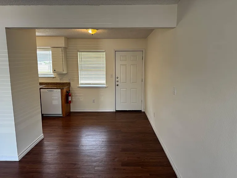 726 Martindale Rd — Photo 2