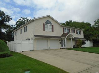 138 Duckpond Dr N, Wantagh, NY 11793