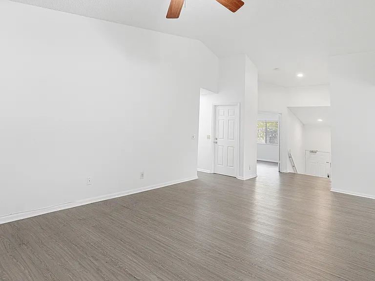 5530 Coach House Cir — Photo 10