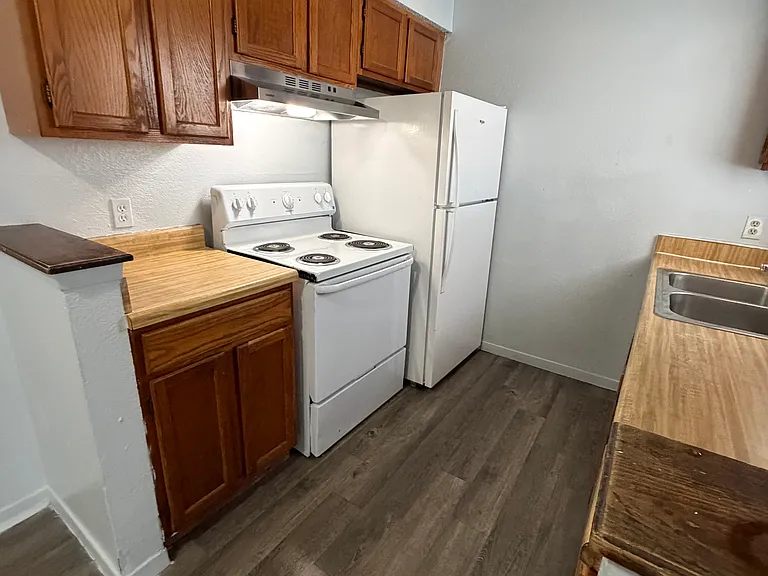 320 S Center St #108 — Photo 2