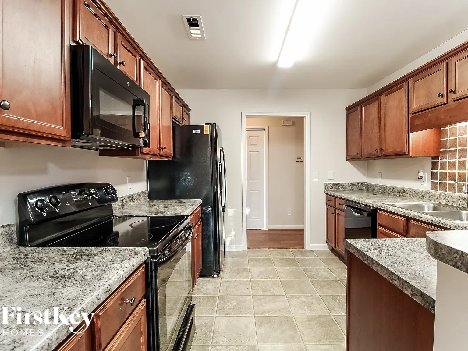 3 bed, 2.0 bath, 1637 sqft, $2,135 — Photo 4