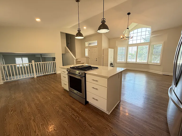 579 W Arrowhead St — Photo 7