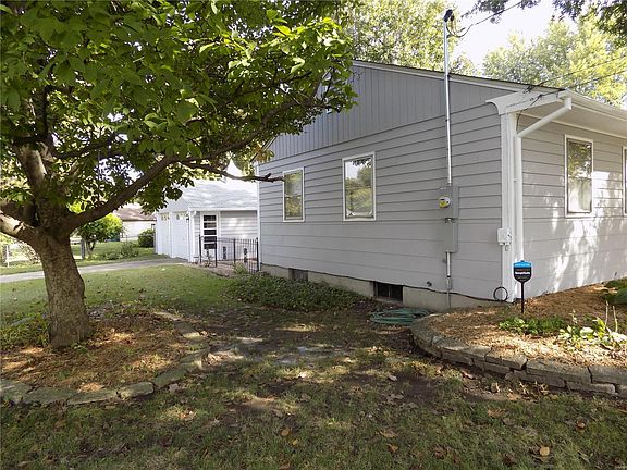 4th image of 3144 Wayne Ave