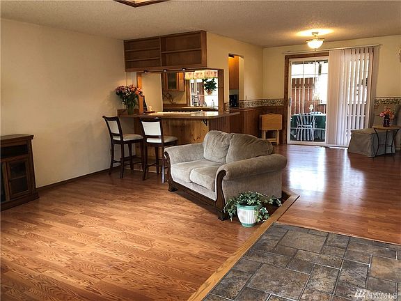 3rd image of 221 Peregrine Dr SE