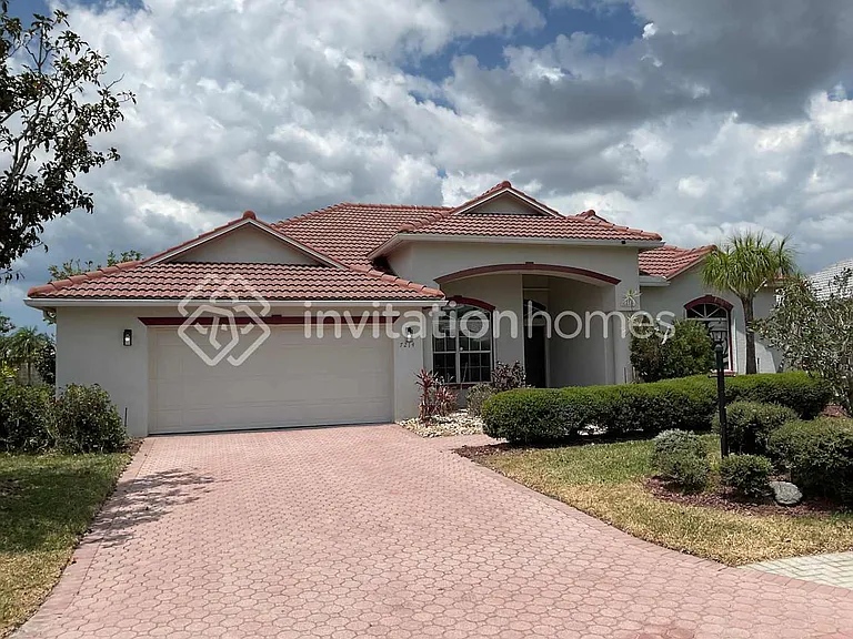 7214 39th Ln E — Photo 1