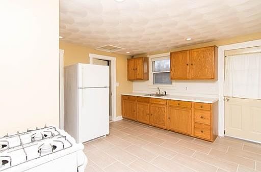 4th image of 9 E Bacon St