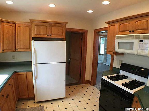 2nd image of 27 Van Hoesen St
