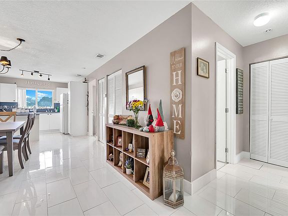 3rd image of 601 E 1st Ave APT 201