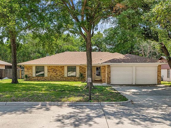 3rd image of 1024 Almond Dr