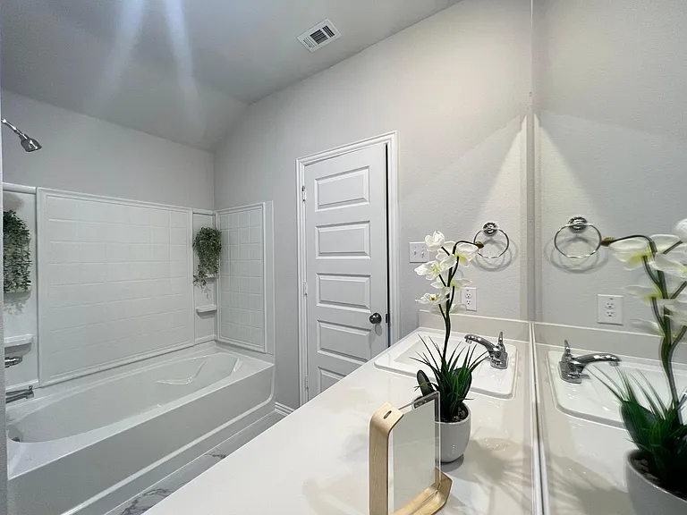 553 Meadow Run Dr — Photo 18