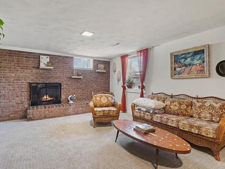 2215 E San Miguel St — Photo 16