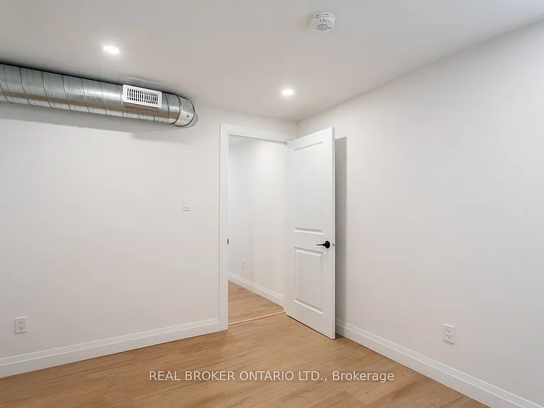 113 Catharine St N #4 — Photo 15