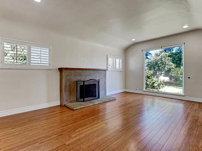 15340 Cohasset St — Photo 7