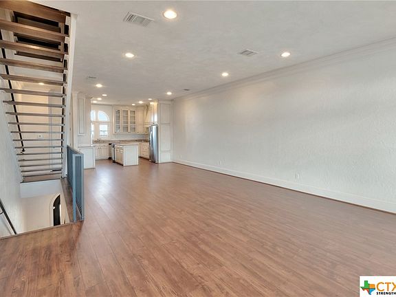 4th image of 2837 Stella St #D