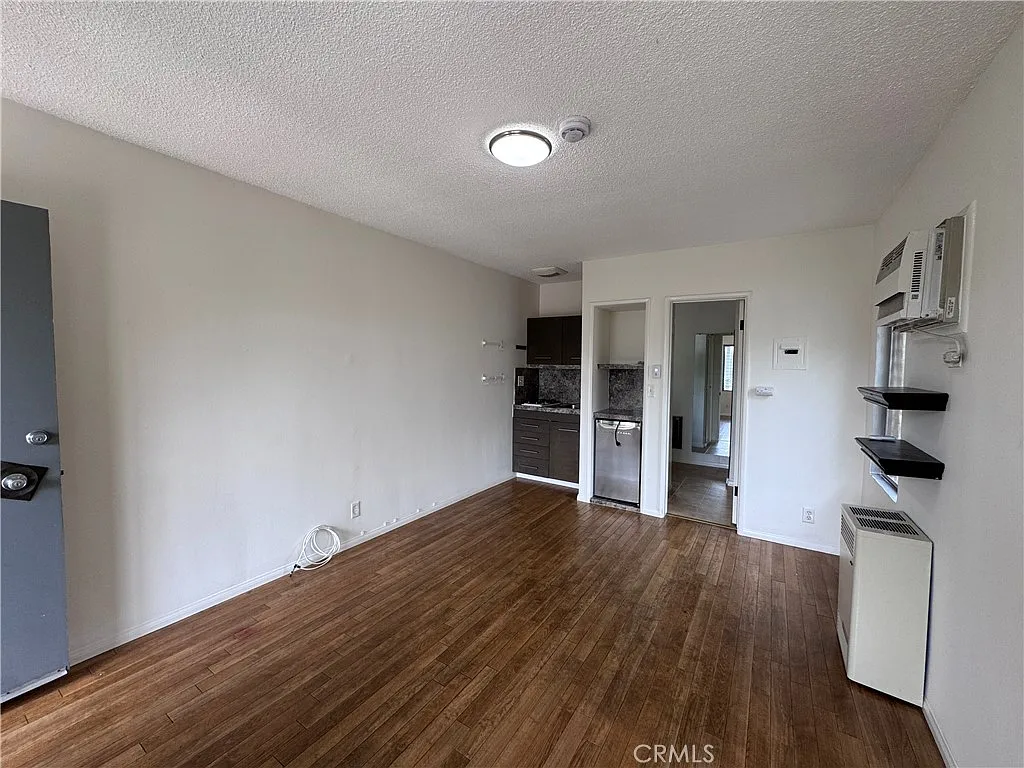 Building Photo - 4581 Finley Ave #10