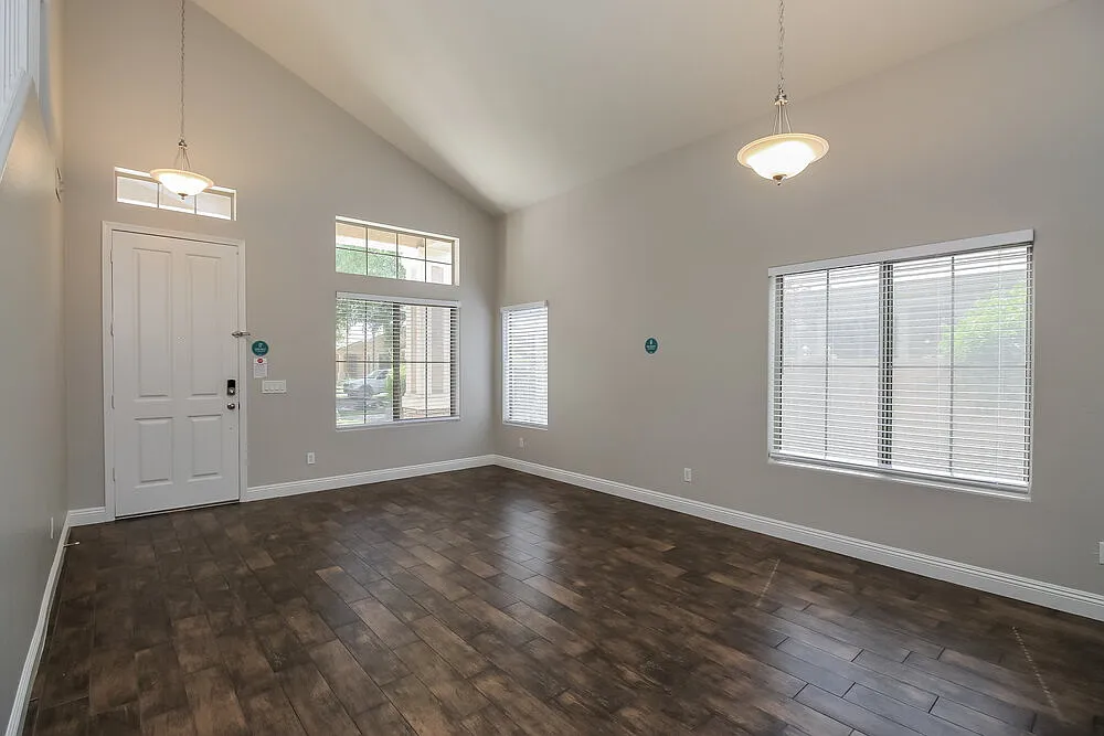 4 bed, 3.0 bath, 2127 sqft, $3,115 — Photo 4