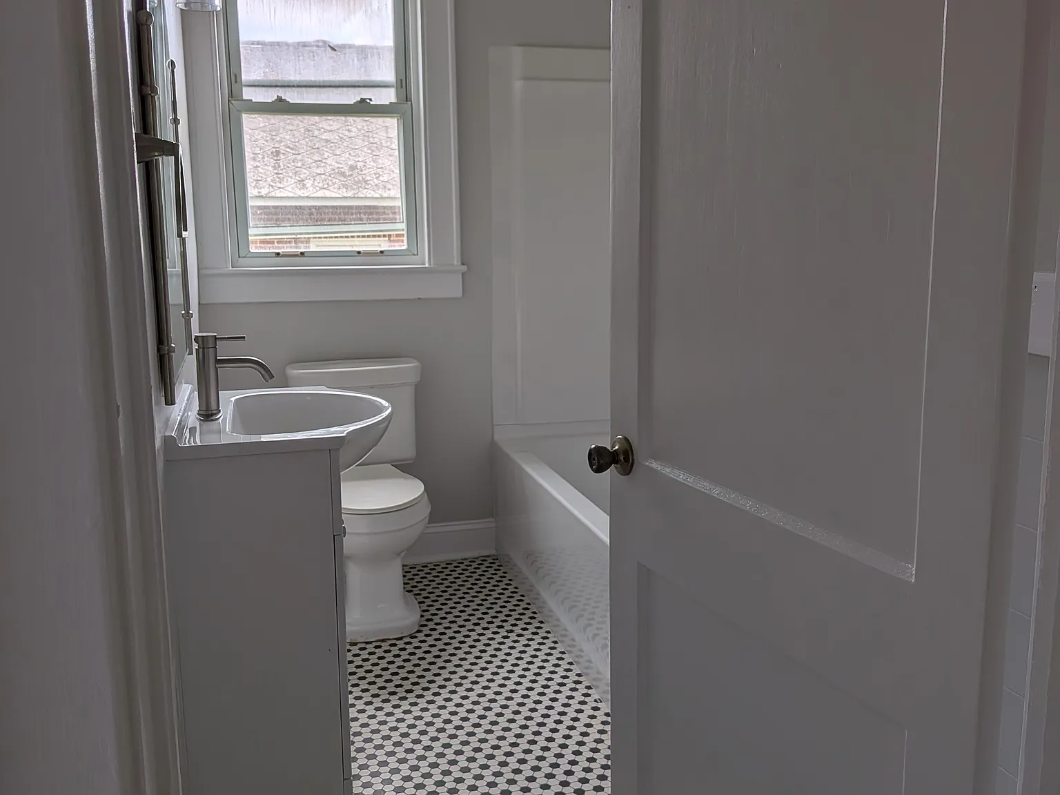 2 bed, 1050 sqft, $1,495 — Photo 4