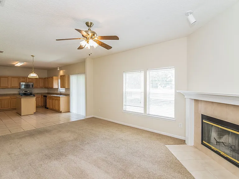 341 W Tropical Trce — Photo 3