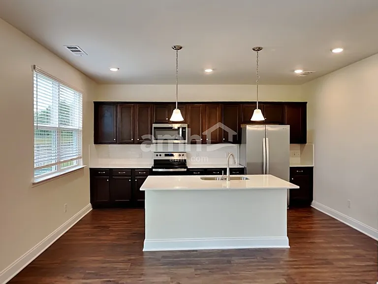 908 Ronnie Rd — Photo 4